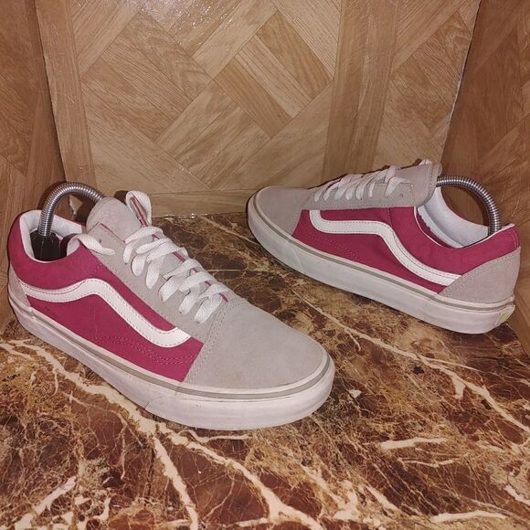 Vans women's Off The Wall old skool skateboard shoe size woman 10 men 8.5.   215 - Picture 1 of 9